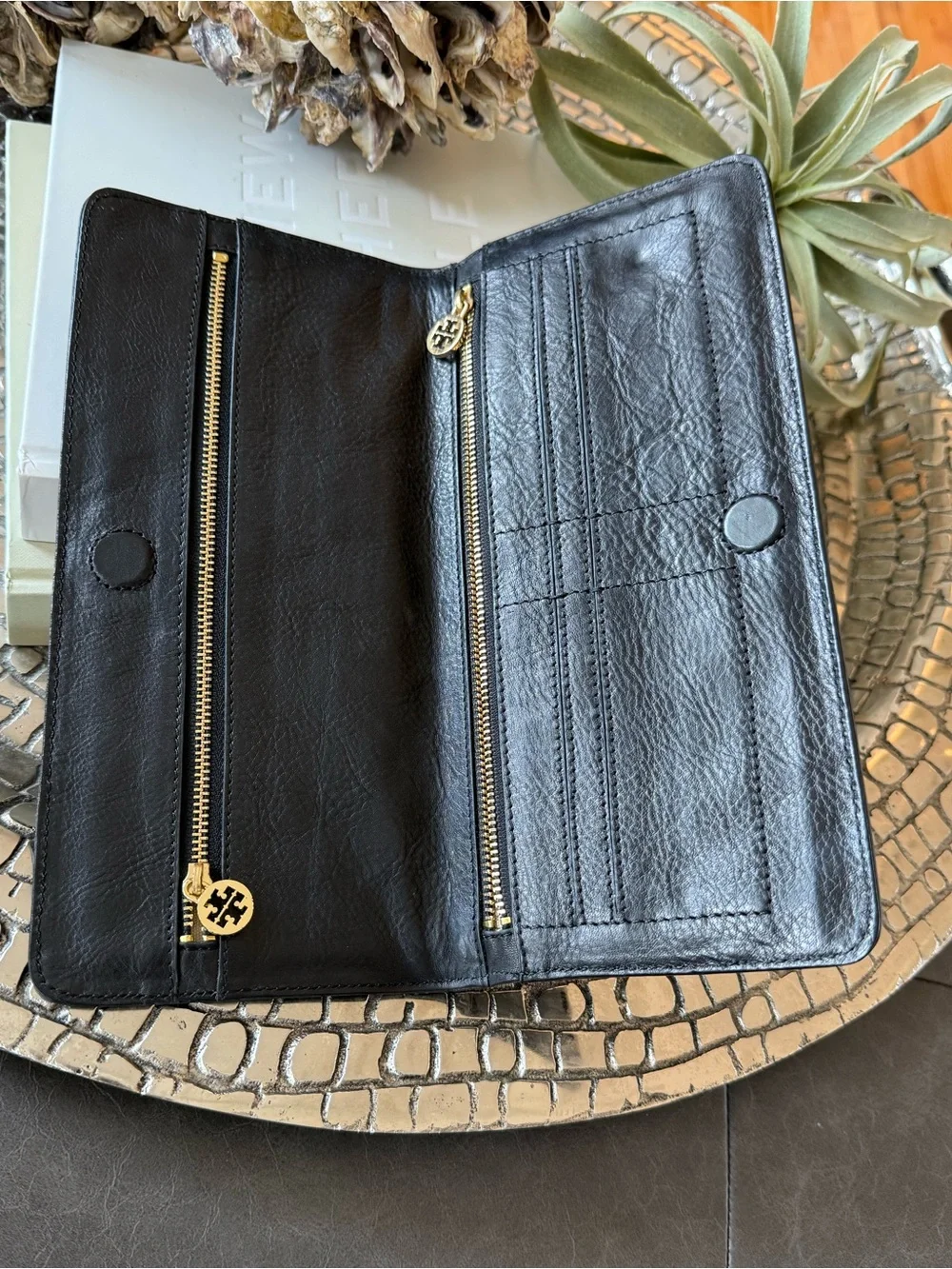TORY BURCH SUKI REVA BLACK LEATHER FOLD OVER CLUTH